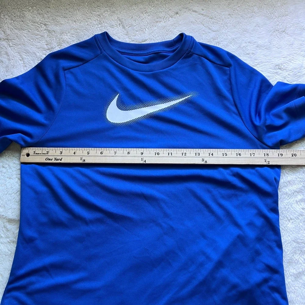 Nike Dri-FIT Kids Size Large Blue Short Sleeve Graphic Swoosh Athletic T-Shirt